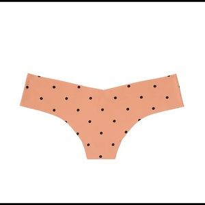NEW Victoria’s Secret No show thong panty medium